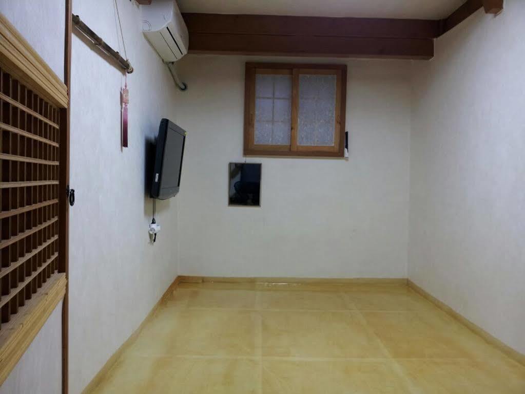 Han Hanok Guesthouse Сеул Экстерьер фото